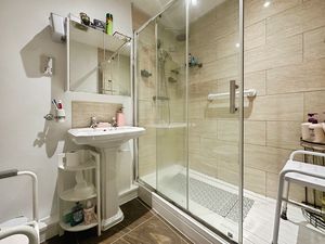 En Suite- click for photo gallery